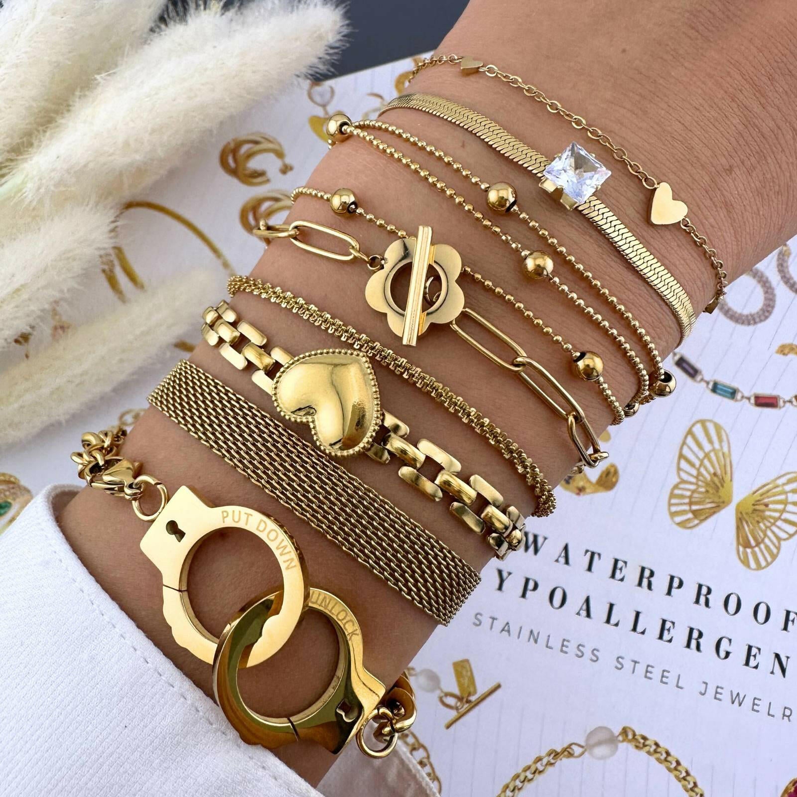 Pulsera “Corazón” – Acero chapado en oro de 18K